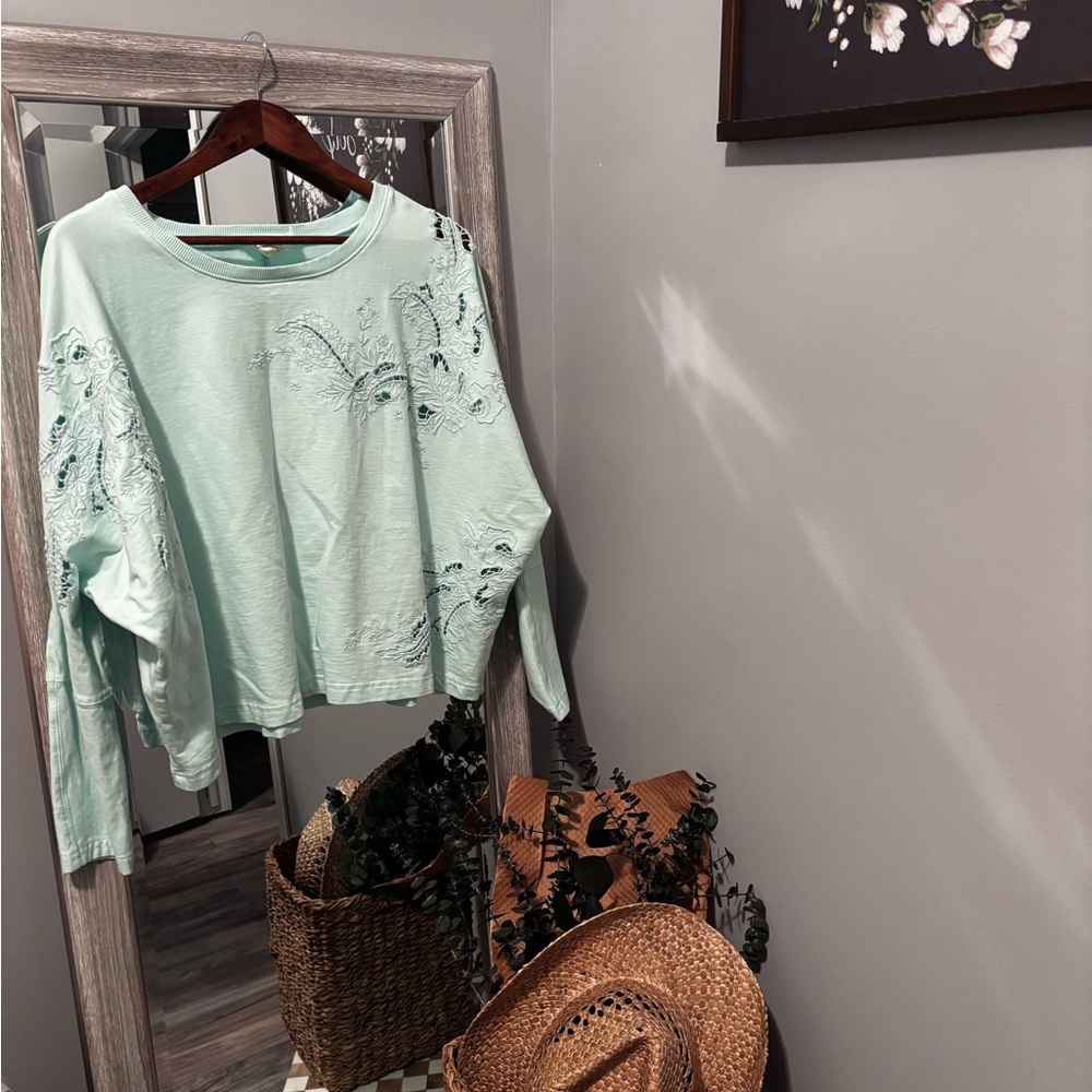 Anthropologie top size large! Perfect condition and quality. Beautiful color!